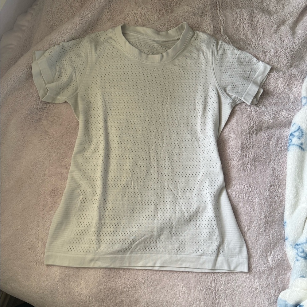 white lululemon tee